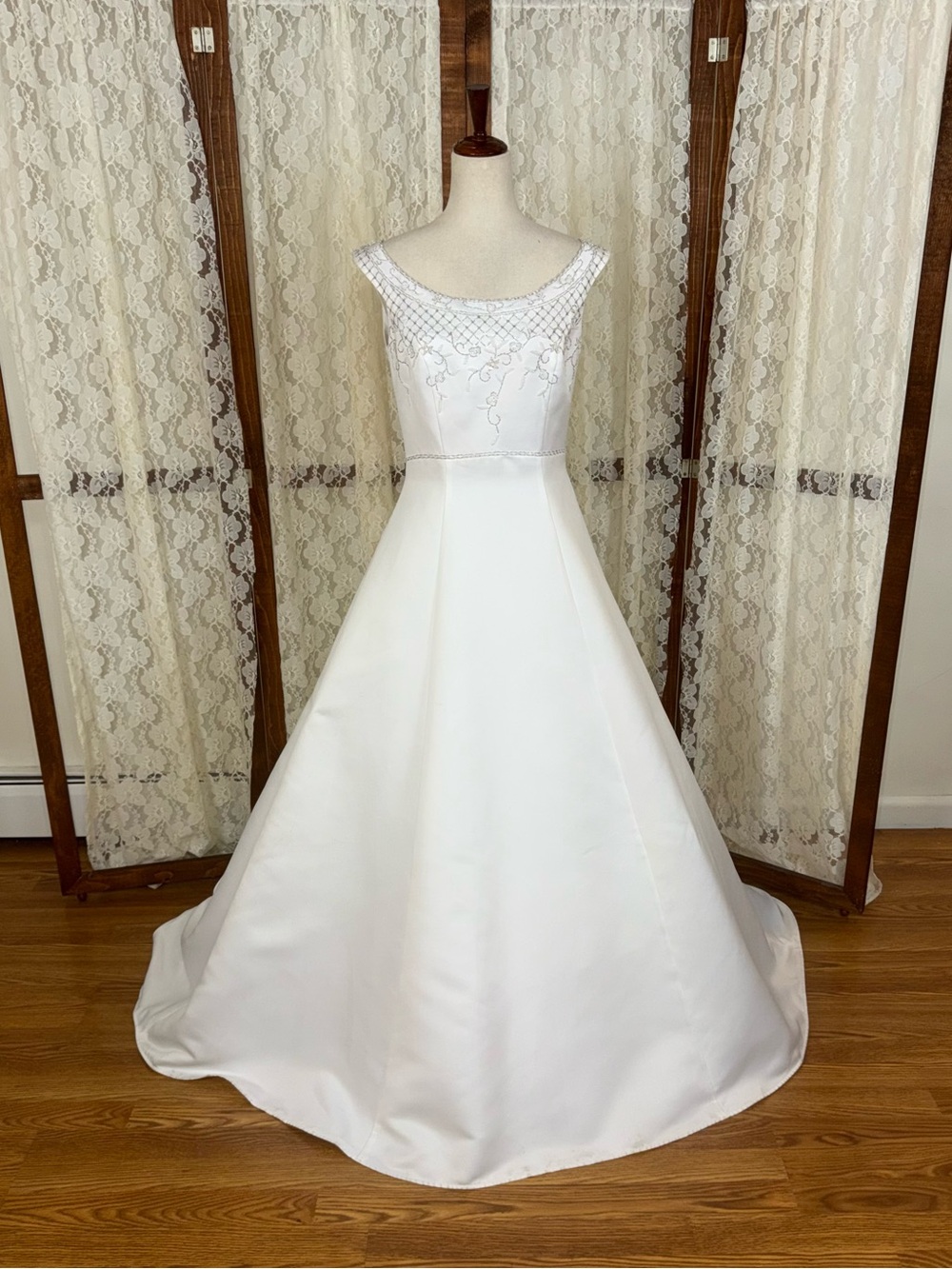 Gorgeous Like New Vintage Y2K Merry Max Wedding Gown